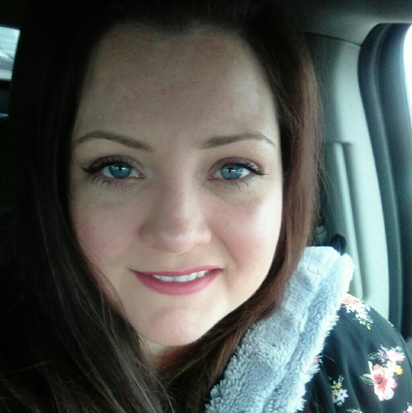 Meet your Posher, Mandilee - Picture 5 of 8